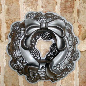 Nordit Wreath Bunt Cake Pan